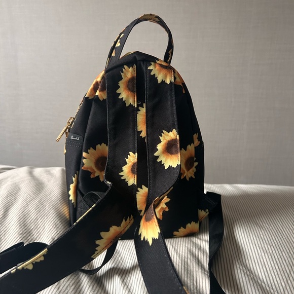 Small Sunflower Backpack - Picture 2 of 4